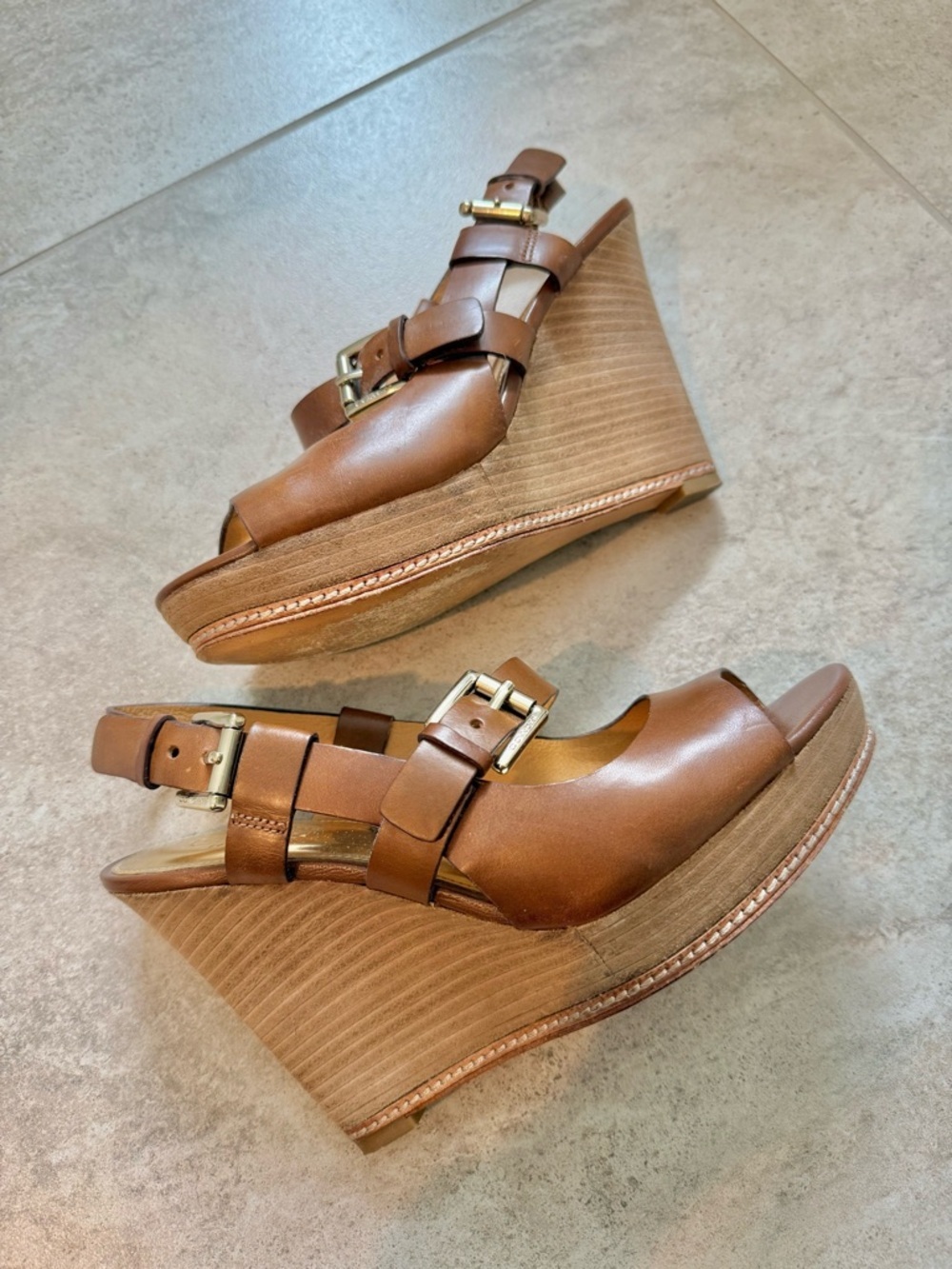 Coach Women’s Brown Leather Wedge Sandals Size 7 - Picture 6 of 10